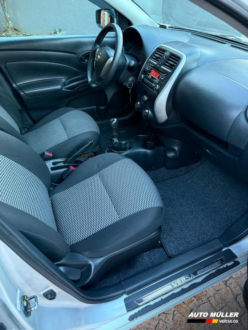 Foto Miniatura Nissan Versa 1.0 S manual 2016